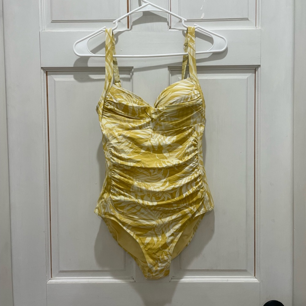 🔥 DEAL OF THE WEEK 🔥 Yellow & white Niptuck Swim bathing suit